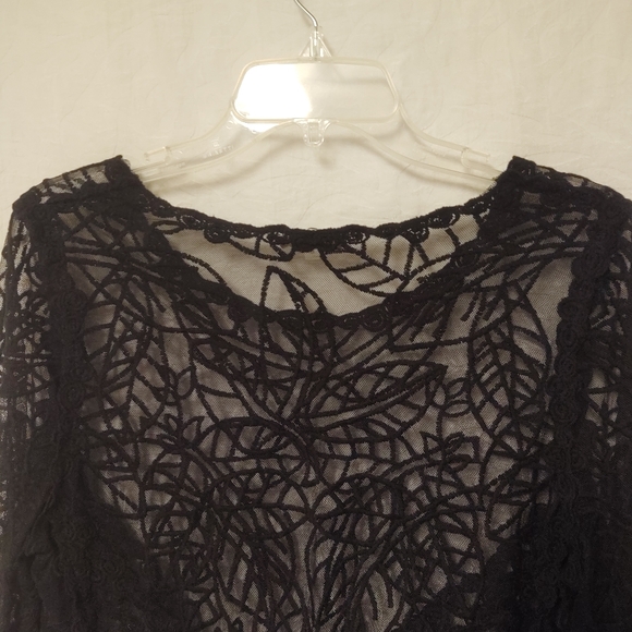 Capri black leaf design lace Size M - Picture 11 of 11